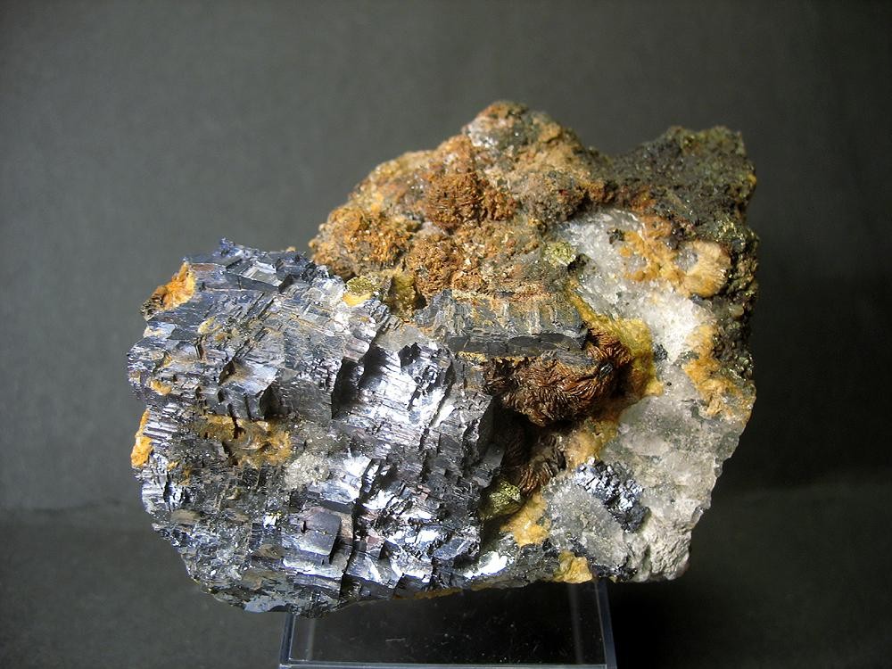 Galenit-Spaltflächen mit Siderit