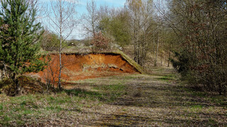 Ehemaliger Bauxit-Tagebau - Grube "Eiserne Hose"