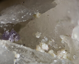 Tschechien/Karlovarský kraj (Karlsbad)/Sokolov, Okres (Falkenau)/Horní Slavkov, Obec (Schlaggenwald, Gemeinde)/Krásno, Město (Schönfeld)/Huberstock (Hubr; Huber open pit; Hubský peň)