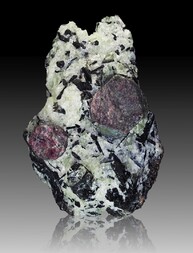 Russland/Nordwestrussland, Föderationskreis/Murmansk, Oblast/Kola-Halbinsel/Chibiny (Khibiny)/N'orkpakhk (Niorkpakhk; Nyorkpukhk; N'Yourpakhk)/Eudialyt-Lagerstätte