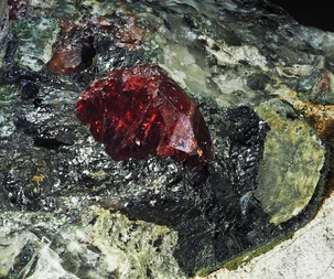 Russland/Nordwestrussland, Föderationskreis/Murmansk, Oblast/Kola-Halbinsel/Chibiny (Khibiny)/N'orkpakhk (Niorkpakhk; Nyorkpukhk; N'Yourpakhk)/Eudialyt-Lagerstätte