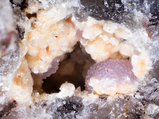 Frankreich/Auvergne-Rhône-Alpes, Région/Allier, Département/Montluçon, Arrondissement/Echassières/Les Montmins (Sainte Barbe filon)