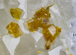 Frankreich/Auvergne-Rhône-Alpes, Région/Allier, Département/Montluçon, Arrondissement/Echassières/Les Montmins (Sainte Barbe filon)