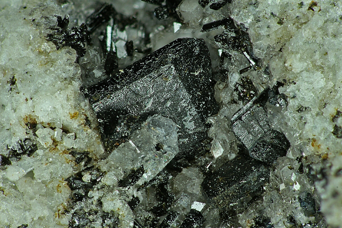 Mineralatlas Lexikon - Allanit-(La)